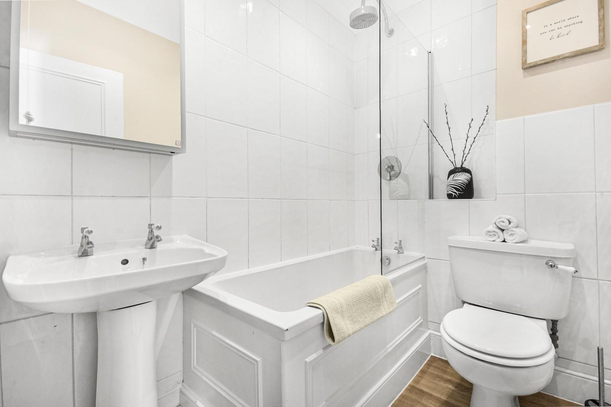 Lovely Large 1 Bed Renovated Flat W Balcony & 600Mb Wifi Londres Exterior foto
